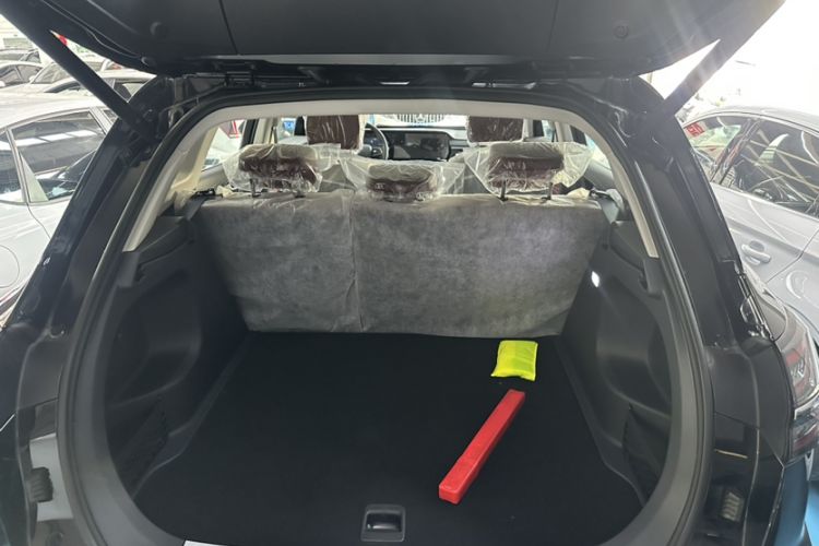 Used Hongqi HS5 2026 Model 2.0T Two-Wheel Drive Qi Xiang Pro Edition Trunk