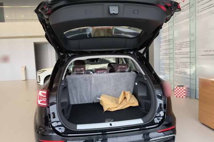 Used Hongqi HS5 2026 Model 2.0T Two-Wheel Drive Qi Xiang Pro Edition Trunk