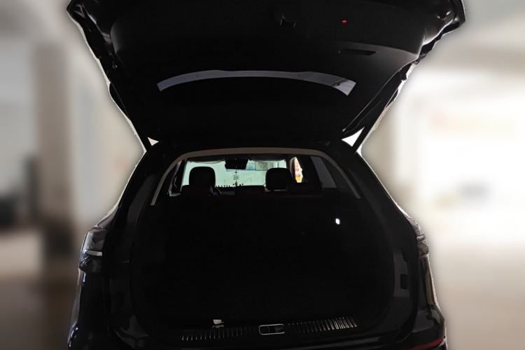 Used Hongqi HS5 2026 Model 2.0T Two-Wheel Drive Qi Xiang Pro Edition Trunk