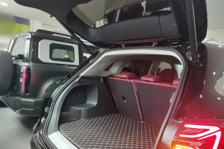 Used Hongqi HS5 2026 Model 2.0T Two-Wheel Drive Qi Xiang Pro Edition Trunk