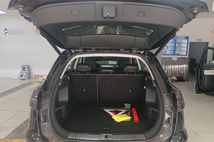 Used Hongqi HS5 2026 Model 2.0T Two-Wheel Drive Qi Xiang Pro Edition Trunk