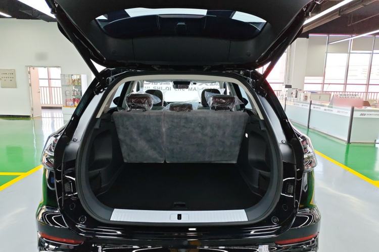 Used Hongqi HS5 2026 Model 2.0T Two-Wheel Drive Qi Xiang Pro Edition Trunk