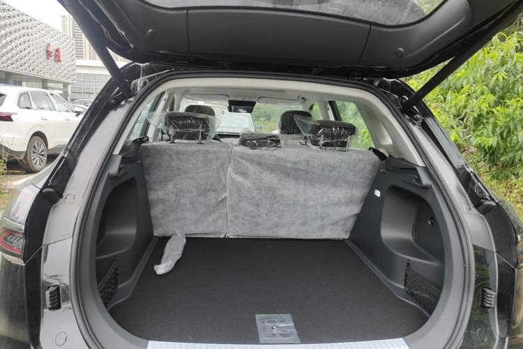 Used Hongqi HS5 2026 Model 2.0T Two-Wheel Drive Qi Xiang Pro Edition Trunk