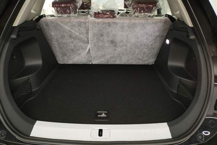 Used Hongqi HS5 2026 Model 2.0T Two-Wheel Drive Qi Yun Pro Edition Trunk