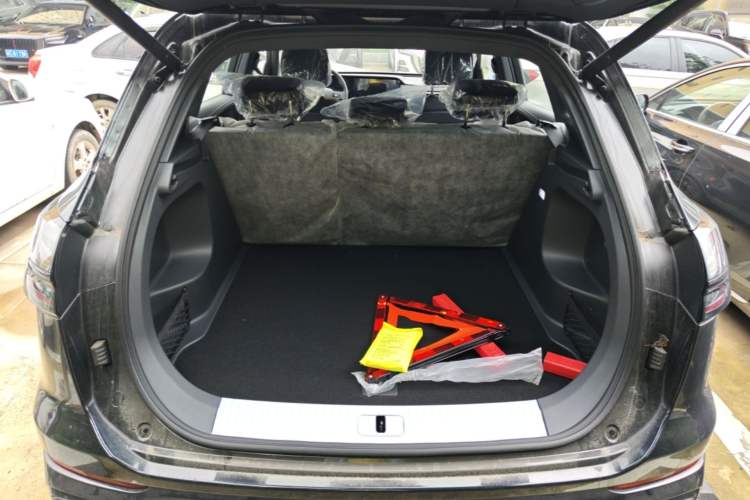 Used Hongqi HS5 2026 Model 2.0T Two-Wheel Drive Xuan Ying Edition Trunk
