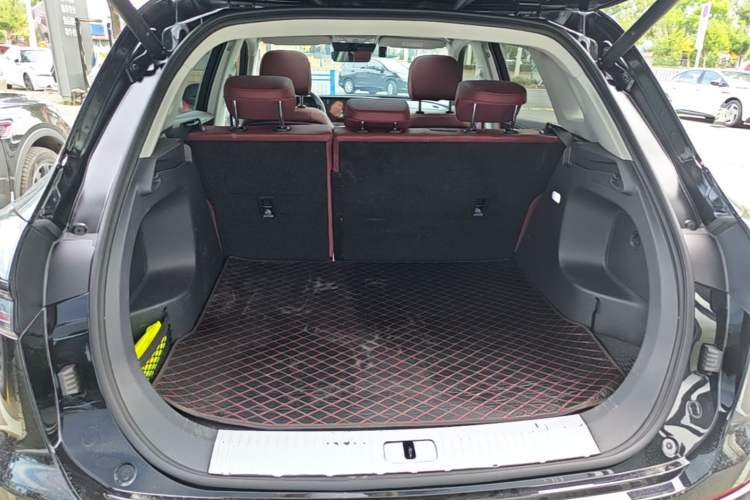 Used Hongqi HS5 2026 Model 2.0T Two-Wheel Drive Xuan Ying Edition Trunk