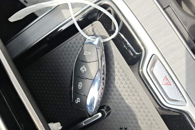 Used Hongqi HS5 2026 Model 2.0T Two-Wheel Drive Qi Xiang Pro Edition Vehicle Key