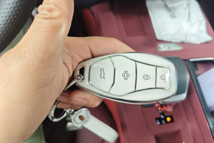 Used Hongqi HS5 2026 Model 2.0T Two-Wheel Drive Xuan Ying Edition Vehicle Key