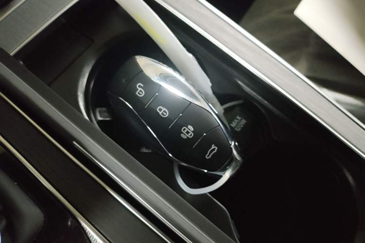 Used Hongqi HS5 2026 Model 2.0T Two-Wheel Drive Qi Yun Pro Edition Vehicle Key
