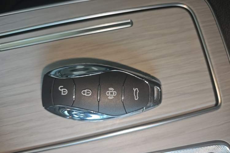 Used Hongqi HS5 2026 Model 2.0T Two-Wheel Drive Qi Yun Pro Edition Vehicle Key