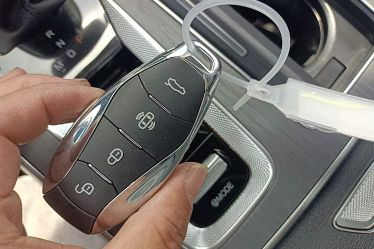 Used Hongqi HS5 2026 Model 2.0T Two-Wheel Drive Qi Xiang Pro Edition Vehicle Key