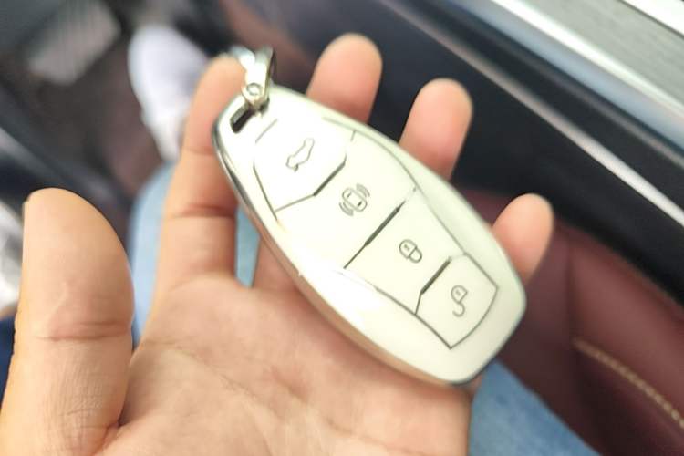 Used Hongqi HS5 2026 Model 2.0T Two-Wheel Drive Qi Yun Pro Edition Vehicle Key