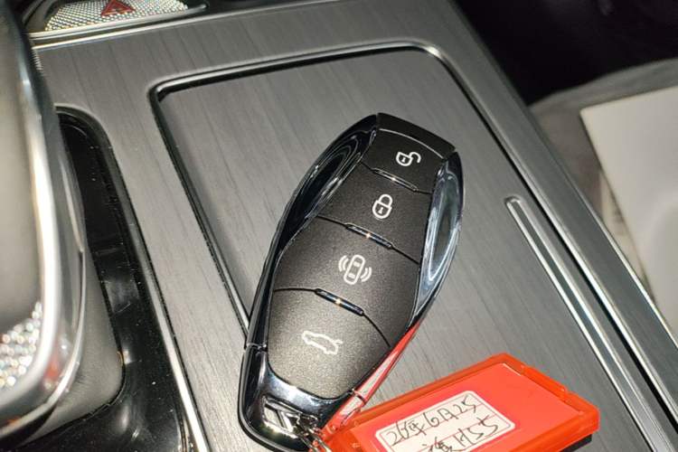 Used Hongqi HS5 2026 Model 2.0T Two-Wheel Drive Qi Yun Pro Edition Vehicle Key