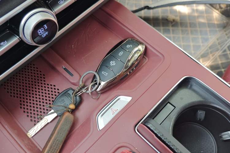 Used Hongqi HS5 2026 Model 2.0T Two-Wheel Drive Xuan Ying Edition Vehicle Key