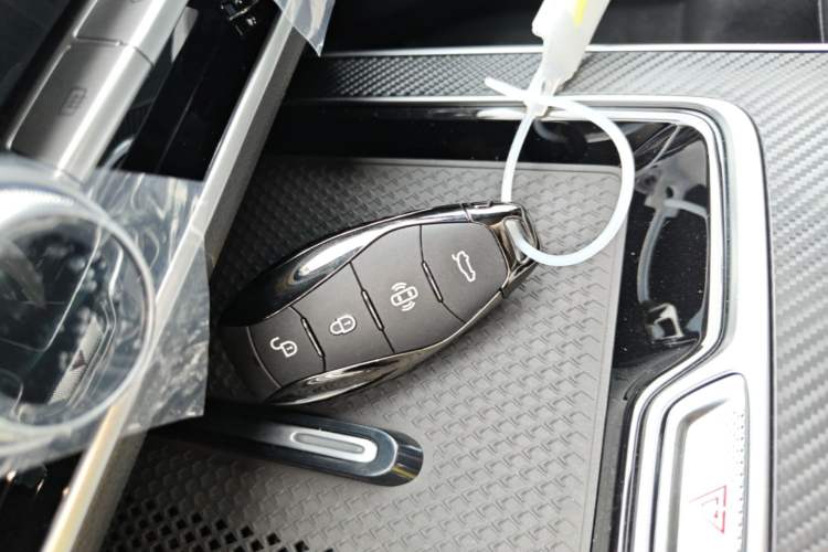 Used Hongqi HS5 2026 Model 2.0T Two-Wheel Drive Xuan Ying Edition Vehicle Key