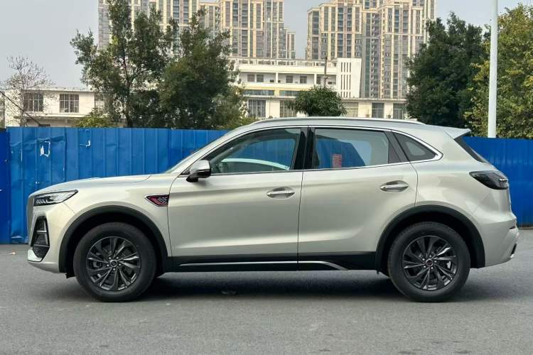 Used Hongqi HS5 2026 Model 2.0T Two-Wheel Drive Qi Xiang Pro Edition Exterior 2
