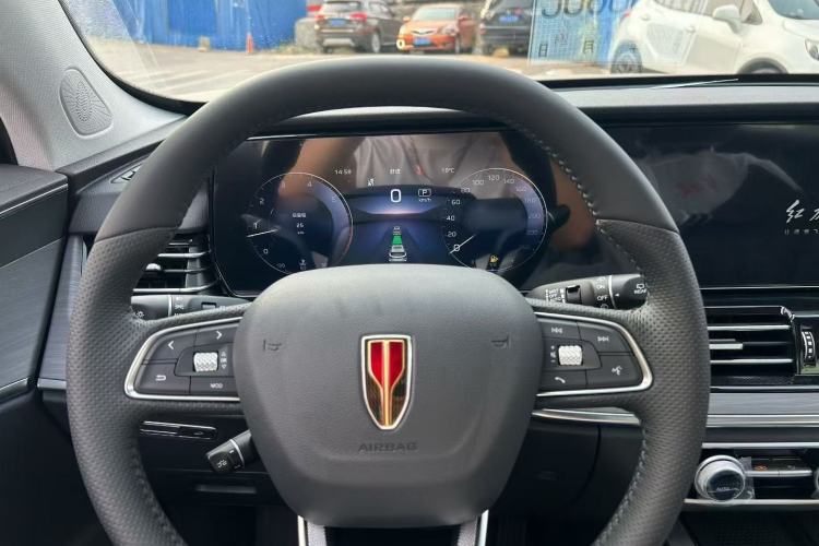 Used Hongqi HS5 2026 Model 2.0T Two-Wheel Drive Qi Xiang Pro Edition Interior 2