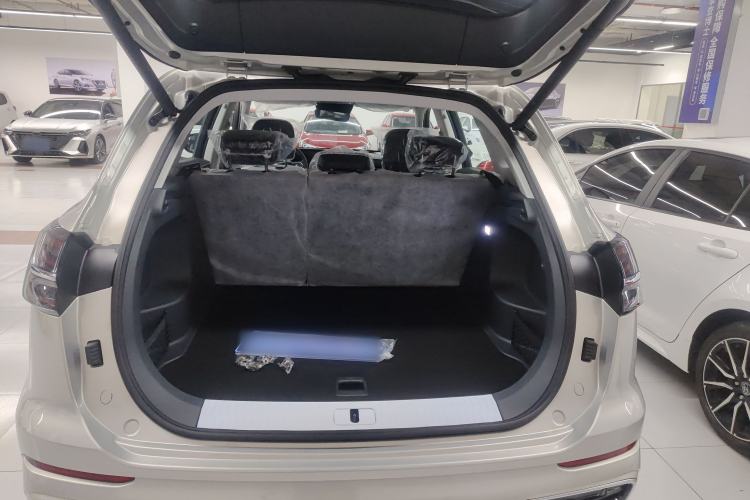 Used Hongqi HS5 2026 Model 2.0T Two-Wheel Drive Qi Xiang Pro Edition Trunk
