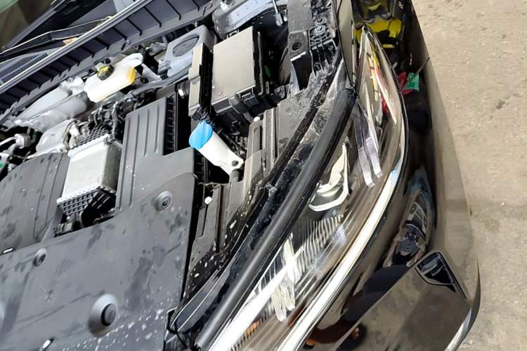 Used Hongqi HS6 PHEV 2026 240 Smart Hybrid Version Engine Bay Left