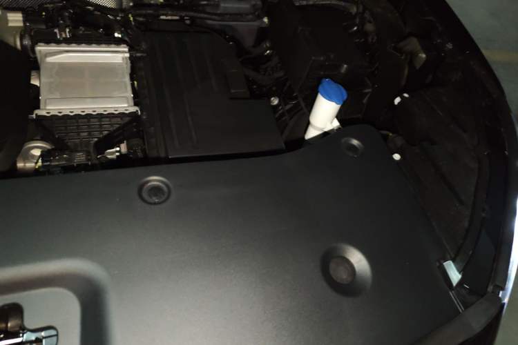 Used Hongqi HS6 PHEV 2026 240 Smart Hybrid Version Engine Bay Left