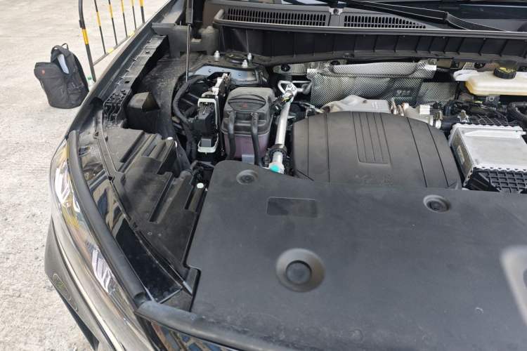 Used Hongqi HS6 PHEV 2026 240 Smart Hybrid Version Engine Bay Right