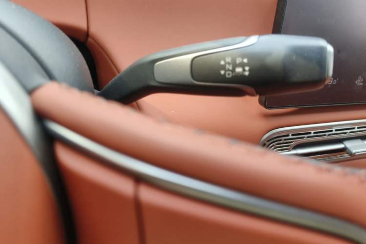 Used Hongqi HS6 PHEV 2026 220 All-Wheel Drive Smart Hybrid Version Gear Lever