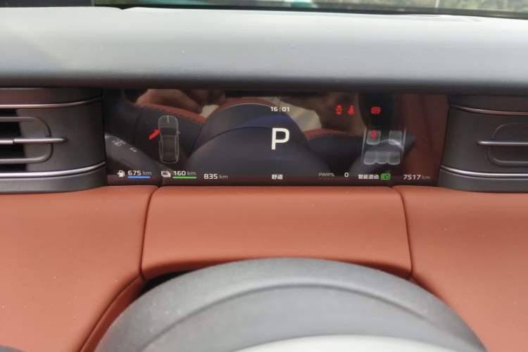 Used Hongqi HS6 PHEV 2026 220 All-Wheel Drive Smart Hybrid Version Instrument Cluster