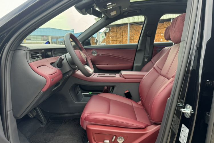 Used Hongqi HS6 PHEV 2026 240 Smart Hybrid Version Interior 1