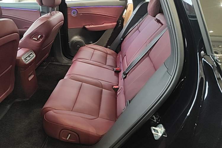 Used Hongqi HS6 PHEV 2026 240 Smart Hybrid Version Left Rear Seat