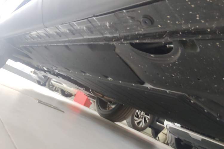 Used Hongqi HS6 PHEV 2026 240 Smart Hybrid Version Left Side Sill