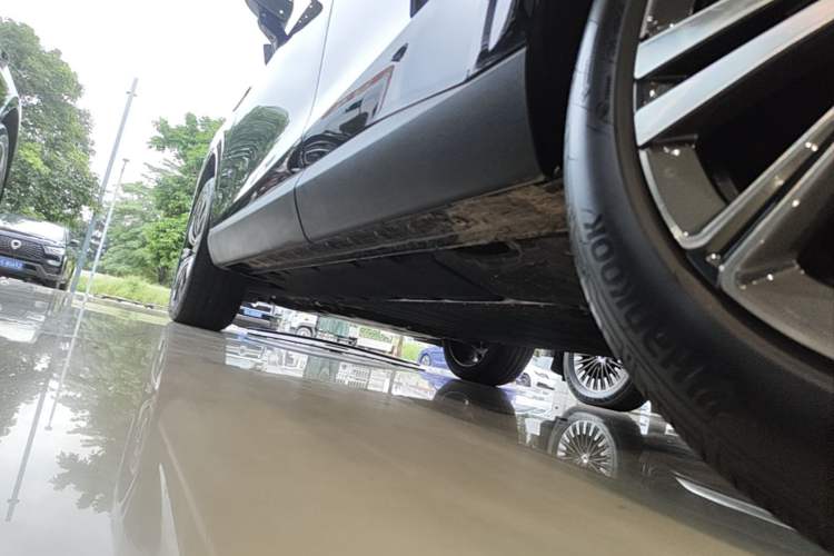 Used Hongqi HS6 PHEV 2026 240 Smart Hybrid Version Left Side Sill
