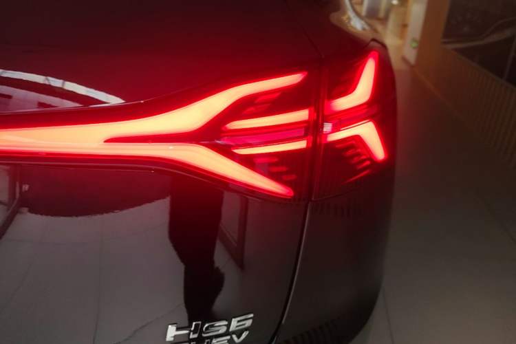 Used Hongqi HS6 PHEV 2026 240 Smart Hybrid Version Right Rear Taillight