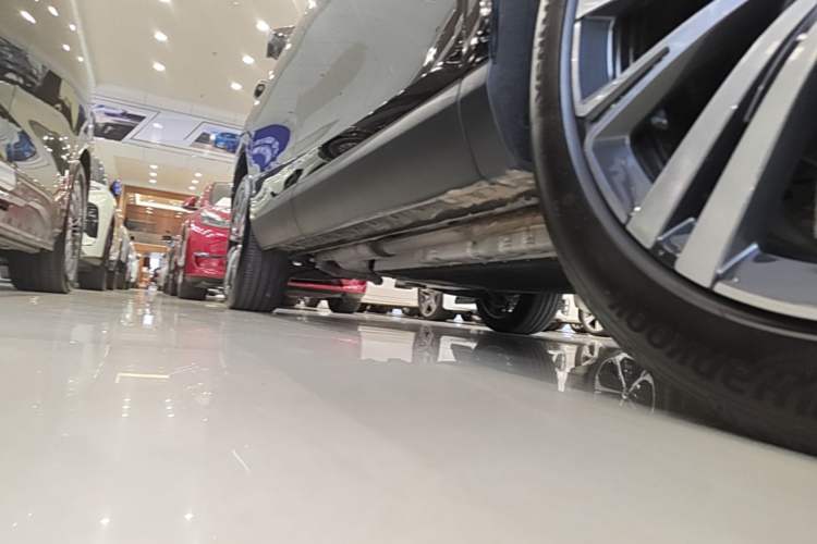 Used Hongqi HS6 PHEV 2026 240 Smart Hybrid Version Right Side Sill