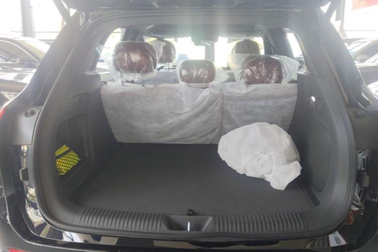 Used Hongqi HS6 PHEV 2026 240 Smart Hybrid Version Trunk