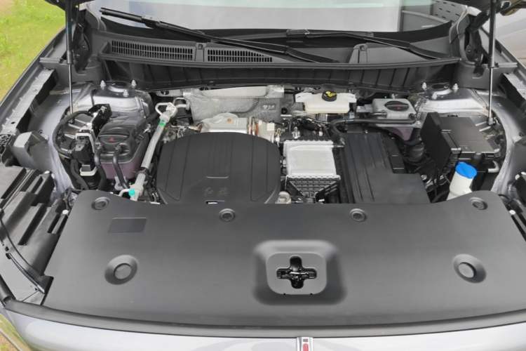 Used Hongqi HS6 PHEV 2026 220 All-Wheel Drive Smart Hybrid Version Engine Bay