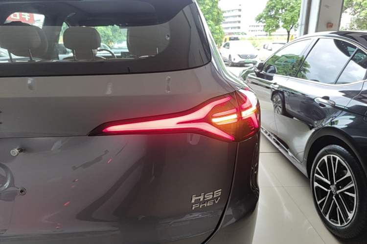 Used Hongqi HS6 PHEV 2026 220 All-Wheel Drive Smart Hybrid Version Exterior 3