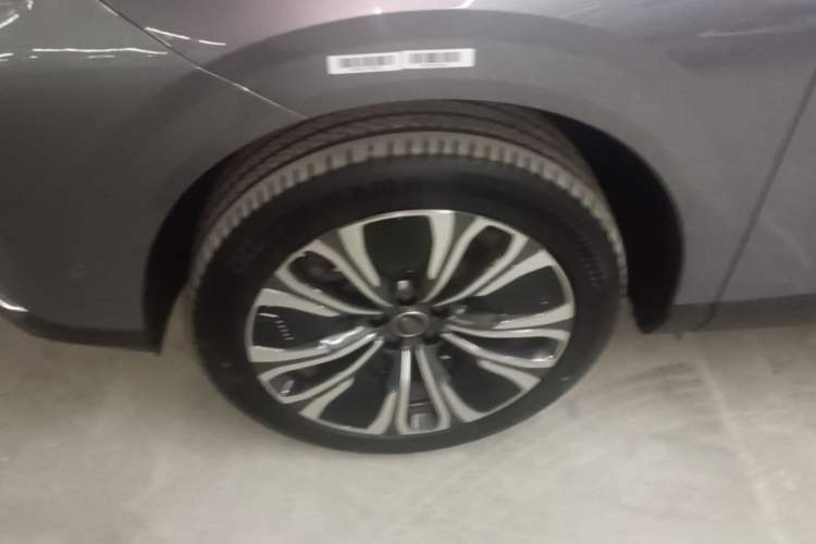 Used Hongqi HS6 PHEV 2026 220 All-Wheel Drive Smart Hybrid Version Exterior 4