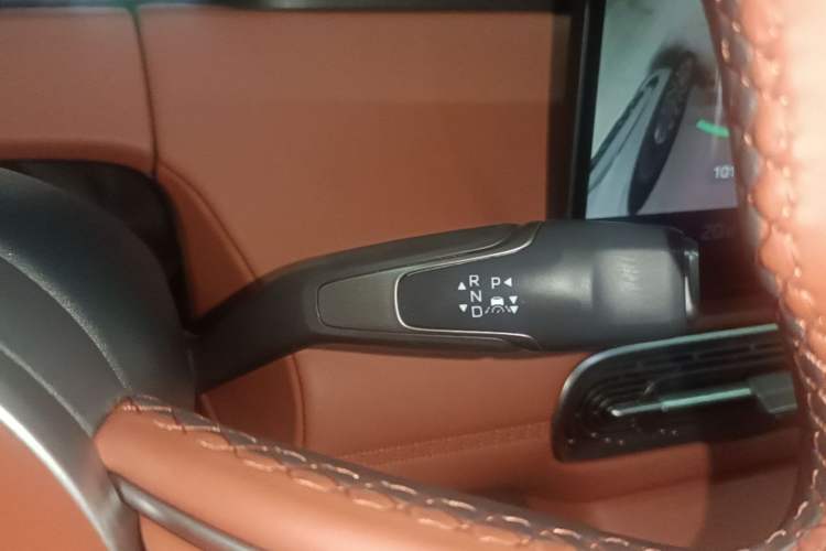 Used Hongqi HS6 PHEV 2026 220 All-Wheel Drive Smart Hybrid Version Gear Lever