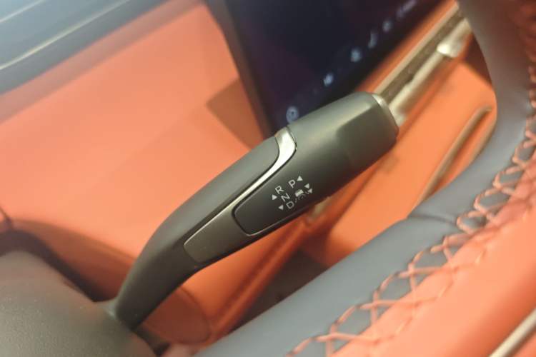 Used Hongqi HS6 PHEV 2026 220 All-Wheel Drive Smart Hybrid Version Gear Lever