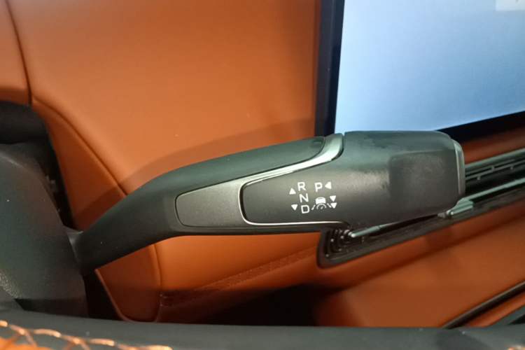 Used Hongqi HS6 PHEV 2026 220 All-Wheel Drive Smart Hybrid Version Gear Lever