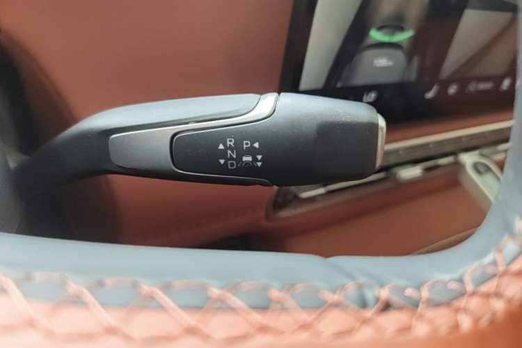 Used Hongqi HS6 PHEV 2026 220 All-Wheel Drive Smart Hybrid Version Gear Lever