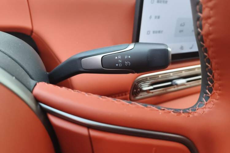 Used Hongqi HS6 PHEV 2026 240 Smart Hybrid Version Gear Lever