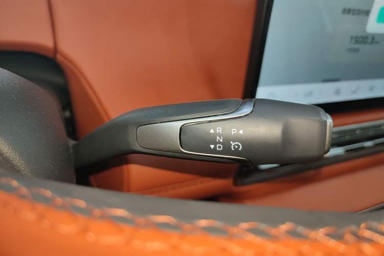Used Hongqi HS6 PHEV 2026 240 Smart Hybrid Version Gear Lever