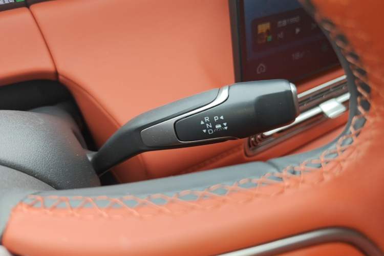 Used Hongqi HS6 PHEV 2026 220 All-Wheel Drive Smart Hybrid Version Gear Lever
