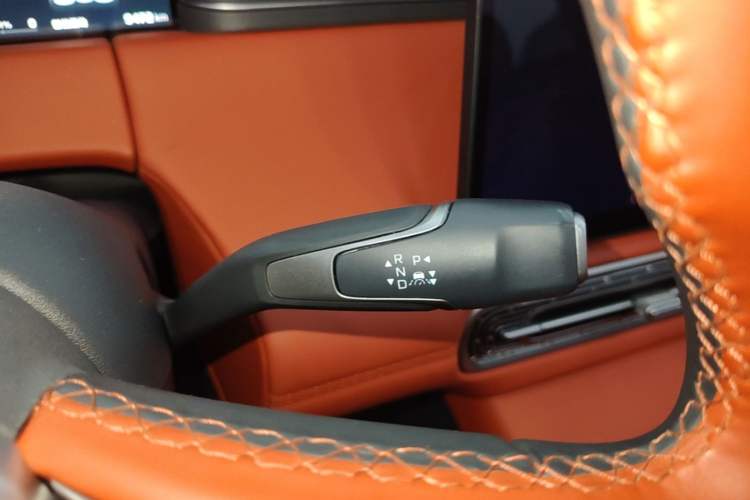 Used Hongqi HS6 PHEV 2026 220 All-Wheel Drive Smart Hybrid Version Gear Lever