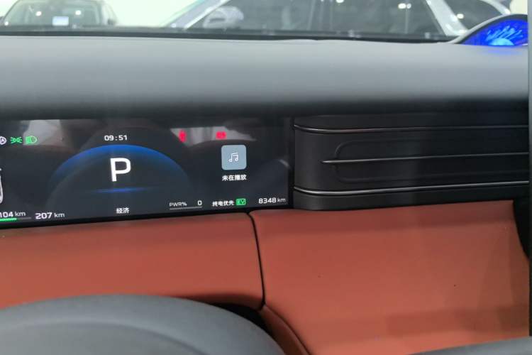Used Hongqi HS6 PHEV 2026 220 All-Wheel Drive Smart Hybrid Version Instrument Cluster