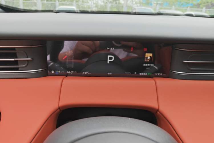 Used Hongqi HS6 PHEV 2026 220 All-Wheel Drive Smart Hybrid Version Instrument Cluster