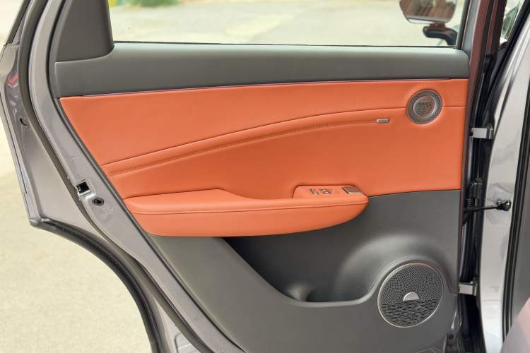 Used Hongqi HS6 PHEV 2026 220 All-Wheel Drive Smart Hybrid Version Interior 9