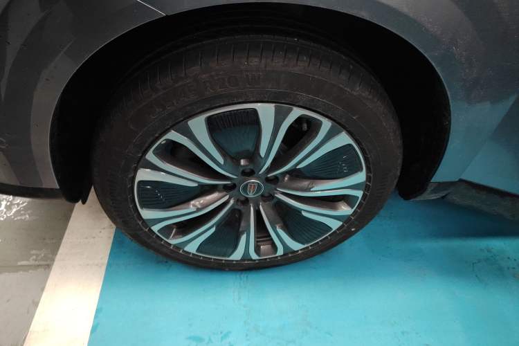 Used Hongqi HS6 PHEV 2026 220 All-Wheel Drive Smart Hybrid Version Left Front Wheel Hub
