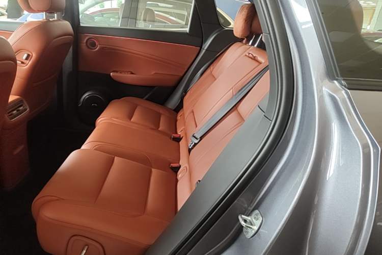 Used Hongqi HS6 PHEV 2026 220 All-Wheel Drive Smart Hybrid Version Left Rear Seat